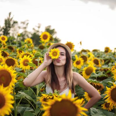 花丛中美女图片头像