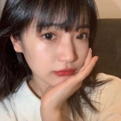 有刘海甜美女生头像