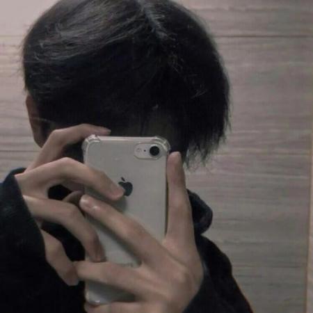 比较伤心的男生头像
