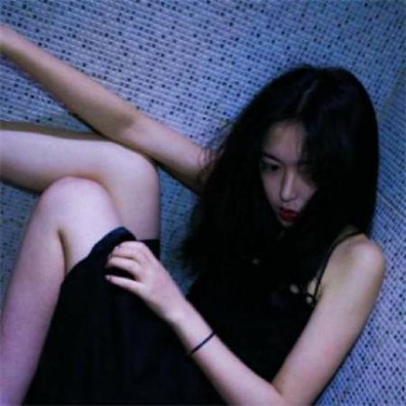 绝望孤独的头像女