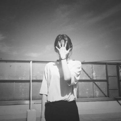 女生黑白唯美的头像忧郁伤感