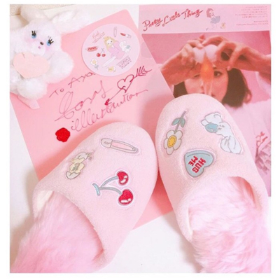 小清新少女头像粉色系静物高清大图