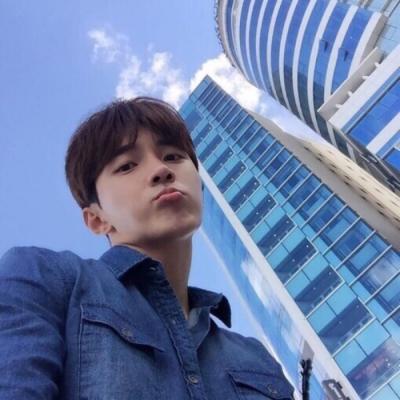 最新精选男生微博头像好看帅气又年轻