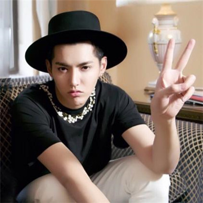 最新吴亦凡带帽子头像图片大全