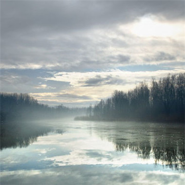 平静的湖面风景头像