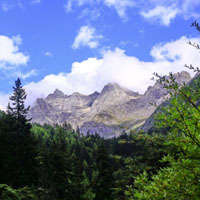 雄峻奇异的山峰风景头像