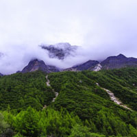 雄峻奇异的山峰风景头像
