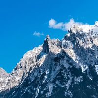 优美的山峰山顶高清头像图片