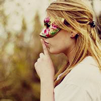 唯美女生戴面具头像