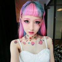 非主流彩色头发女生头像