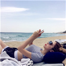 戴墨镜美女头像