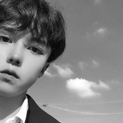 qq男生伤感黑白头像图片