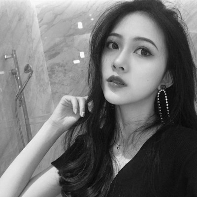 红唇黑白美女头像