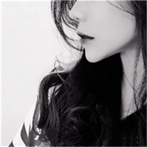 性感半身黑白女生头像黑白头像