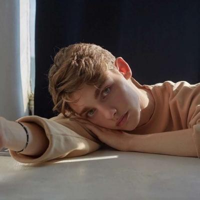 欧美男生头像阳光帅气