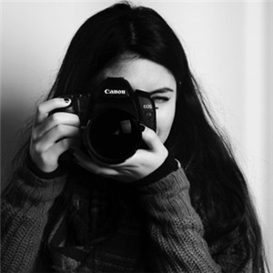 拿相机的人头像