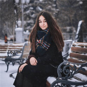 戴围巾的女生头像