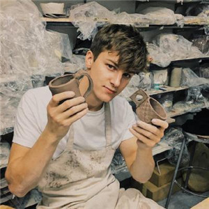 2018欧美男生头像帅气冷酷