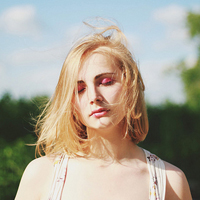 很随性超有女人味的欧美女生头像意境