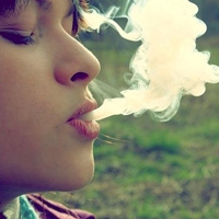 颓废欧美抽烟女生头像