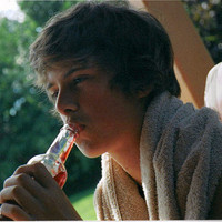 孤独的伤感欧美男生头像