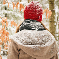 在雪地里玩得尽兴的美女头像