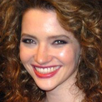 英国女演员妲露拉·莱莉性感头像