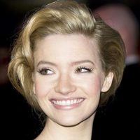 英国女演员妲露拉·莱莉性感头像