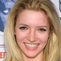 英国女演员妲露拉·莱莉性感头像