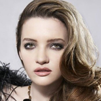 英国女演员妲露拉·莱莉性感头像