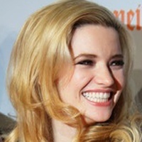 英国女演员妲露拉·莱莉性感头像