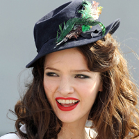 英国女演员妲露拉·莱莉性感头像