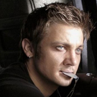 美国男演员杰瑞米雷纳qq头像