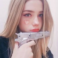 好看的欧美qq头像女生拿枪的