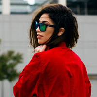 戴墨镜的女孩头像