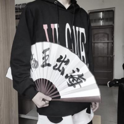 拿扇子的男生头像