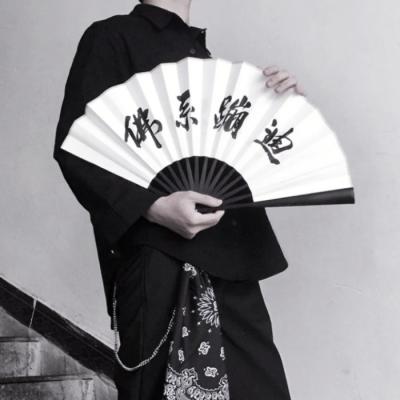 拿扇子的男生头像
