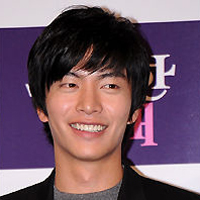 李民基帅气qq头像