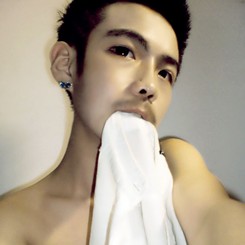 牛气霸气长的很帅气的公子哥富二代男生头像