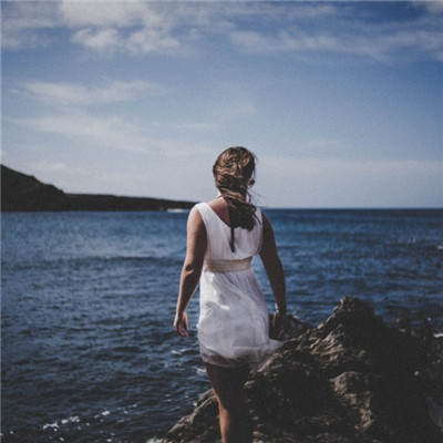 海边女生背影头像