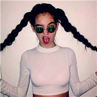 辫子的女生头像