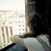 靠窗的女生伤感头像