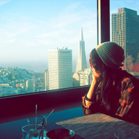 靠窗的女生伤感头像