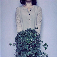 手拿花手捧花的女生头像