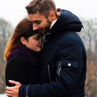 互相拥抱的恋人头像图片