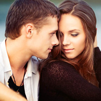 日久生情的欧美情侣头像接吻