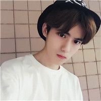 简单干净白衣帅哥头像,男生头像图片