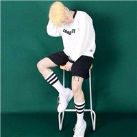 青春男生全身照头像