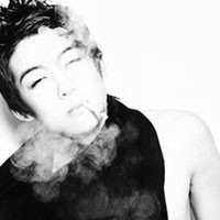 抽烟男生黑白头像