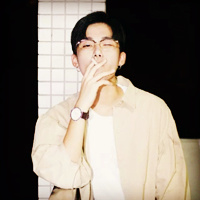 魅力男生抛媚眼头像